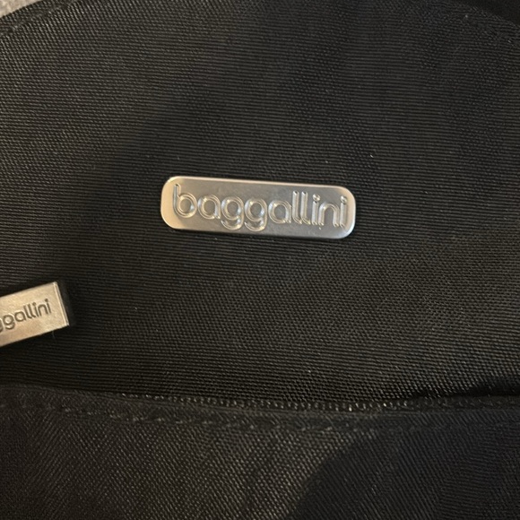 Baggallini Crossbody Sling bag - Picture 13 of 13